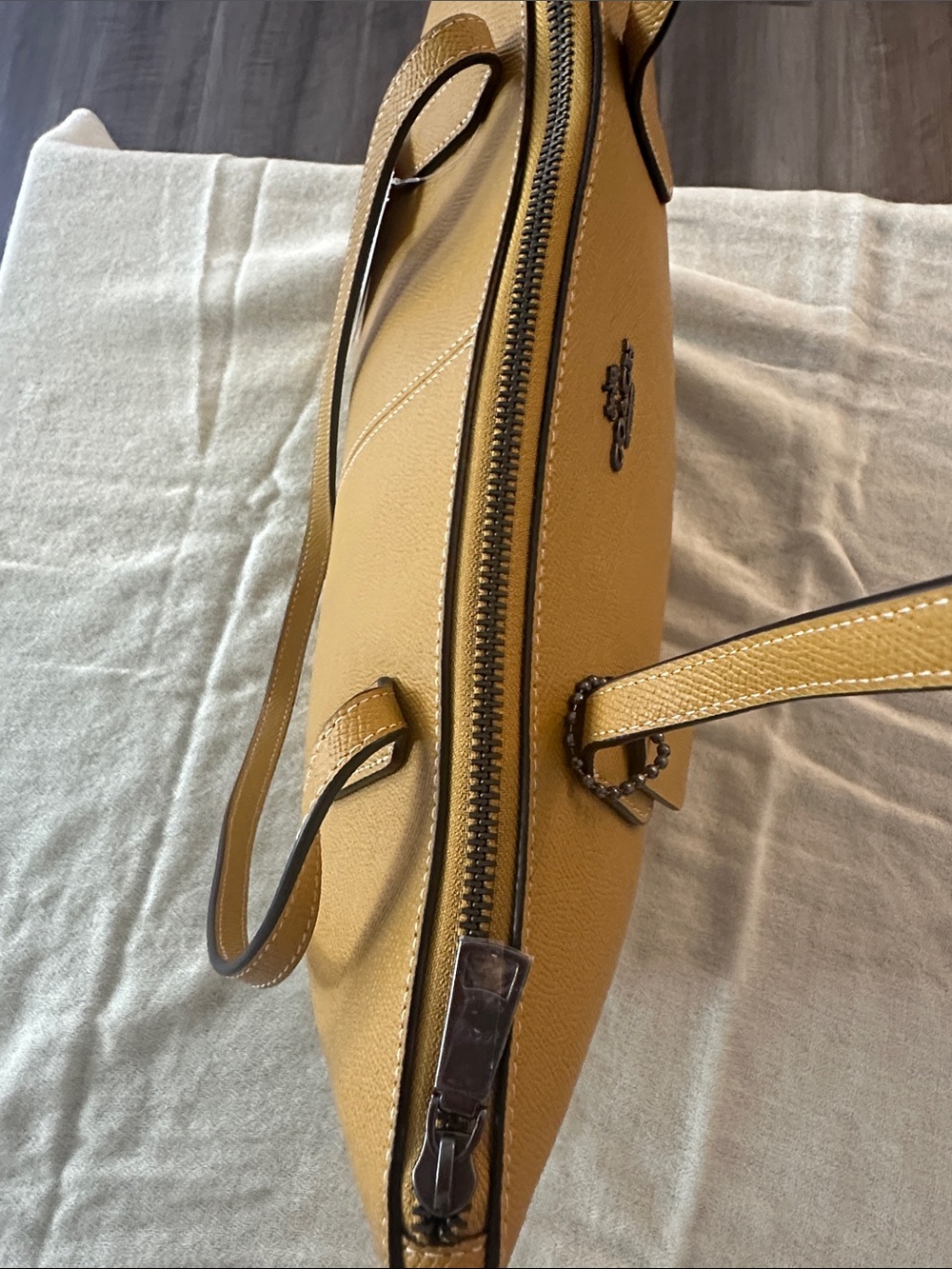 Authentic Coach  Zip Tote - Picture 10 of 10